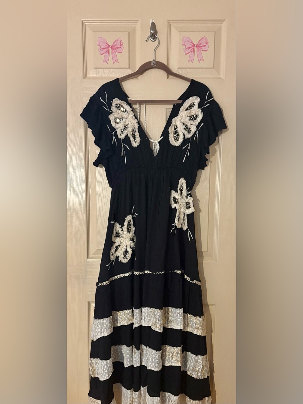 POL Patched Embroidered Sequin Maxi Dress Black Cream Tassel Tie Size Large New - Picture 6 of 8